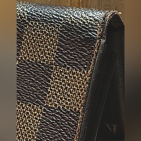 LOUIS VUITTON
Damier Ebene Business Card Holder - Picture 5 of 6